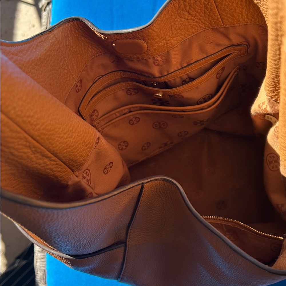Tory Burch Shoulder Tote Bucket - Picture 4 of 6